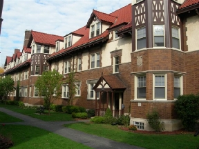 Bull Manor Apartments Image 2