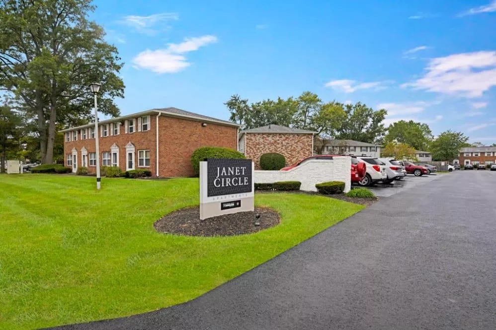 Janet Circle Image 1