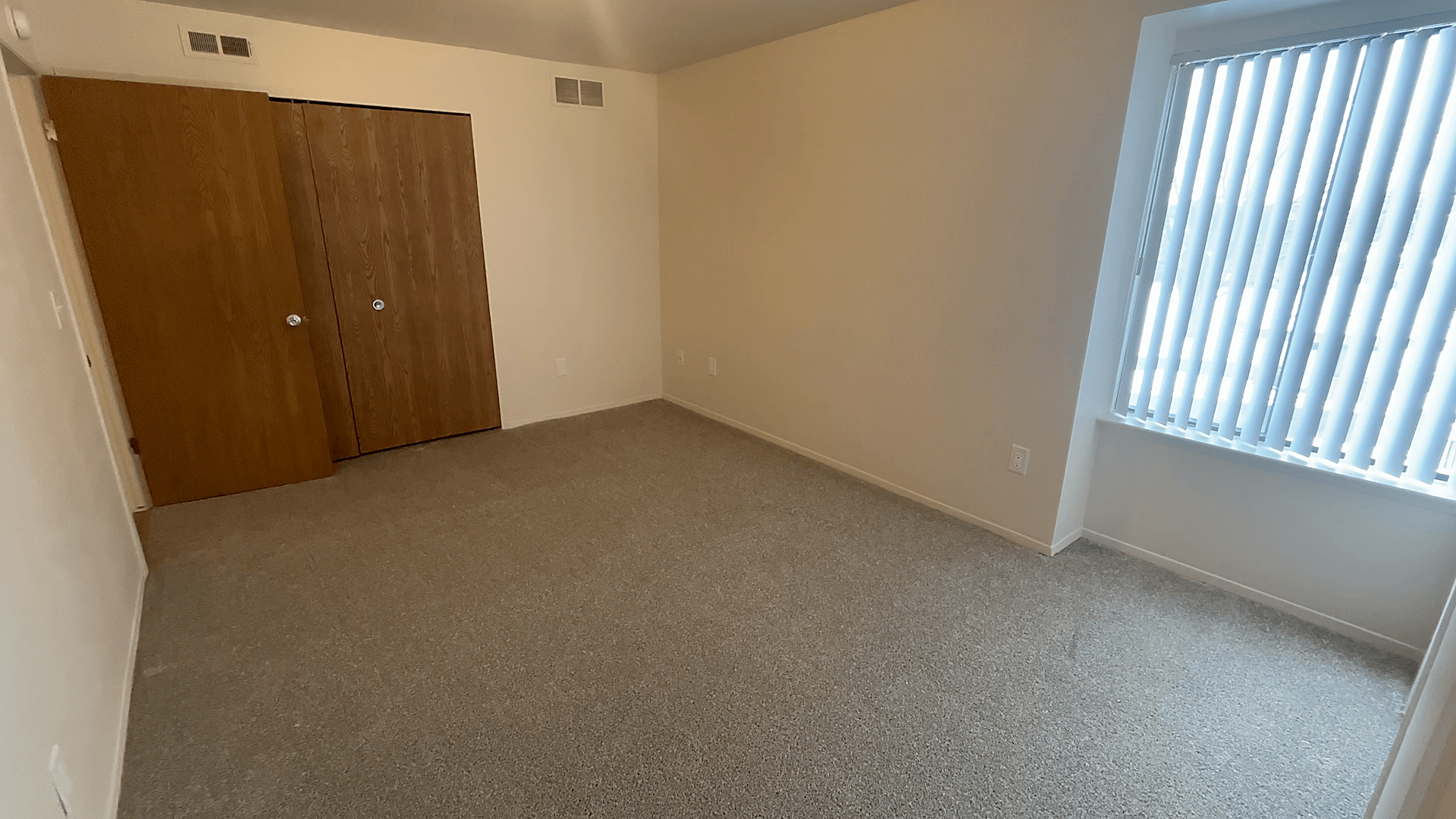 Lakeside Village Apartments Image 16