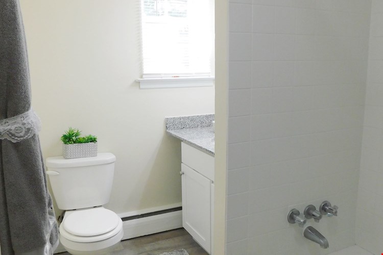 Goshen Manor Apartments Image 34