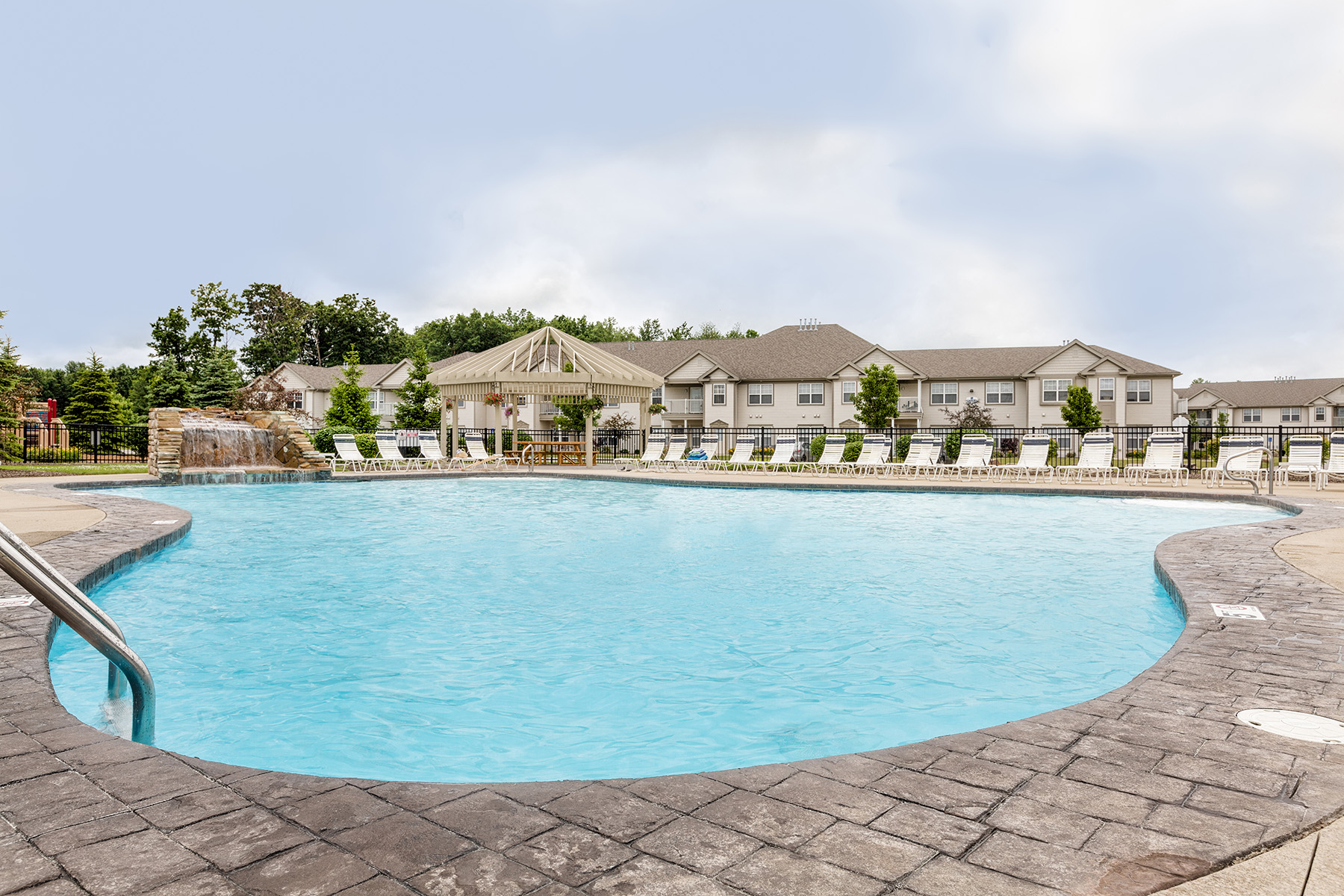 Cobblestone Court Image 4