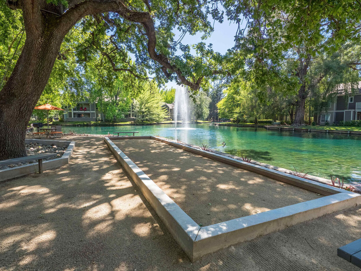 Harbor Oaks Luxury Apartments Image 2