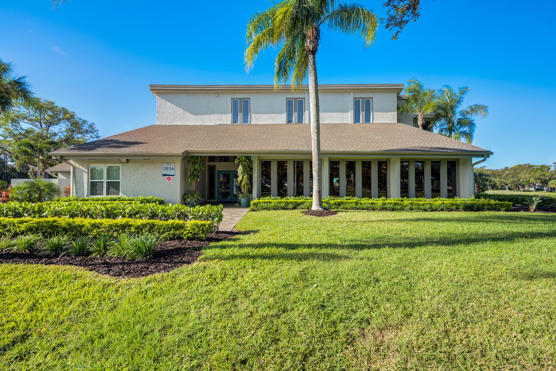 L'Estancia Apartment Homes Image 1