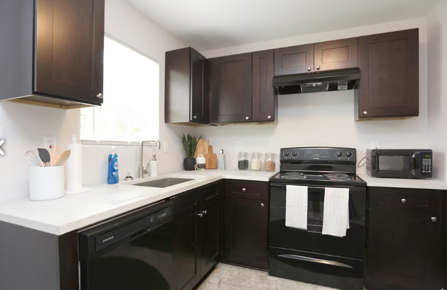 Dwell at Hollywood Image 2