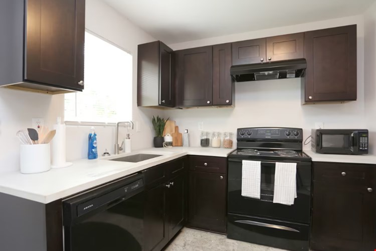 Dwell at Hollywood Image 2