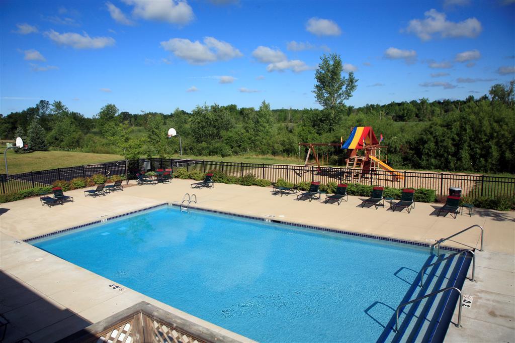 Saddle Brook Apartments Image 3