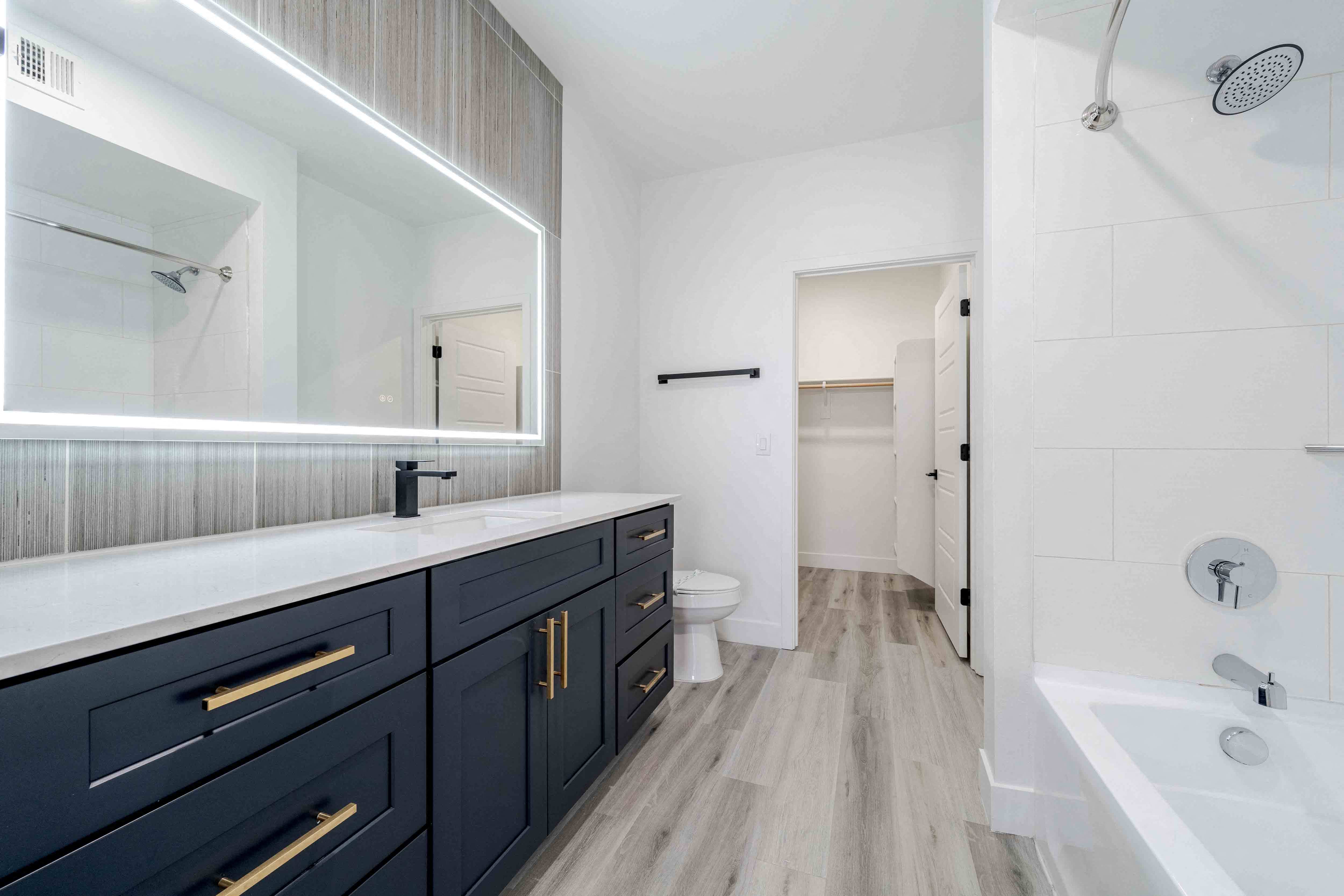 Slate, Scottsdale, AZ, Vacant Bathroom