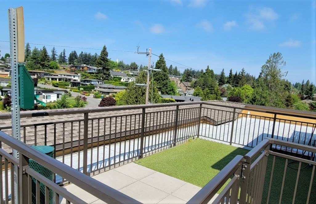 Our rooftop pet park gives you a convenient place to take your pup when time is short or when a full walk just isn’t an option.
