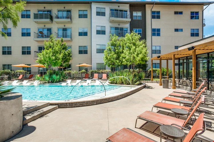 Yorktown Luxury Apartments Image 2