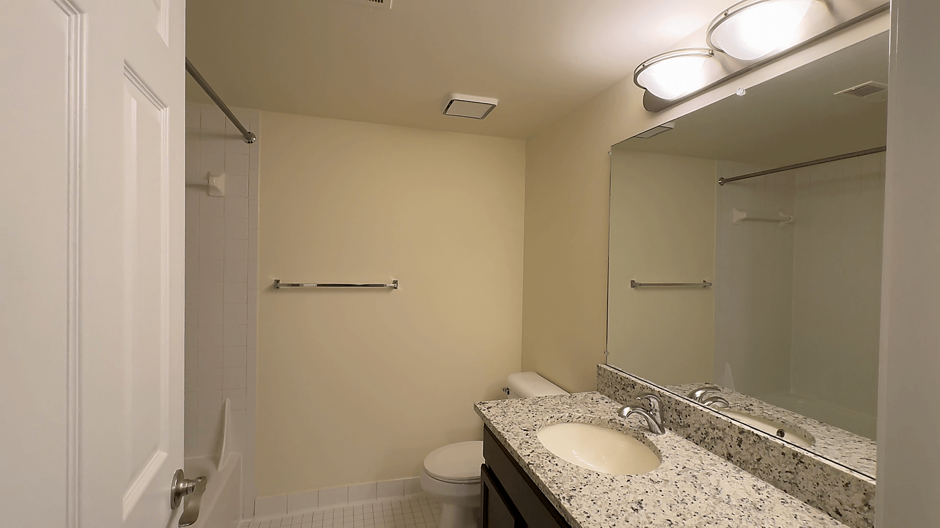 Lakeside Village Apartments Image 105