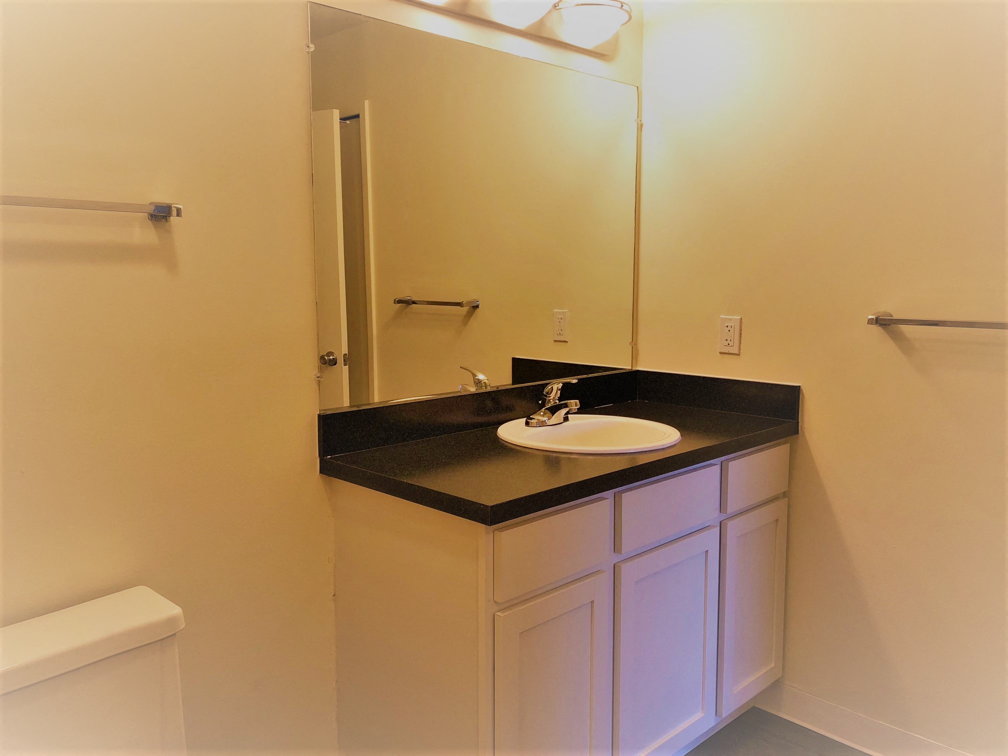 Three Oaks Apartments Image 24