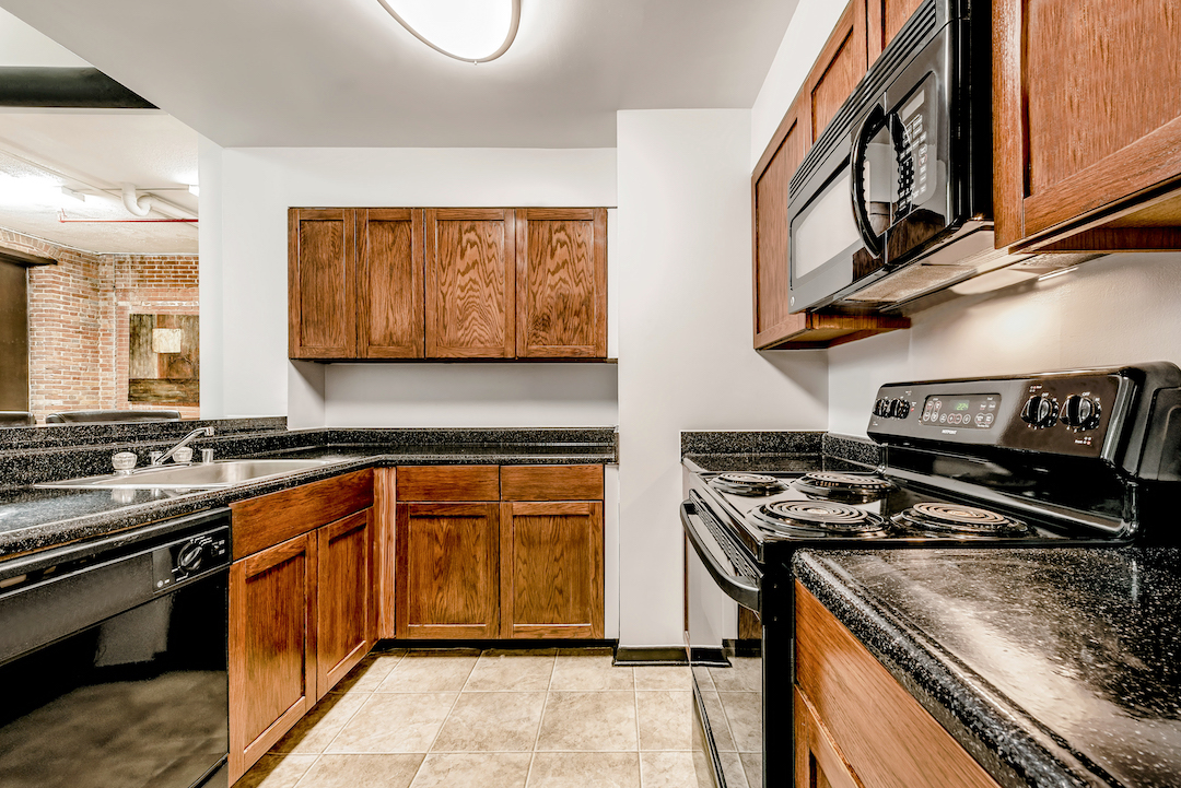 Marlboro Classic Apt & Redwood Square Image 176