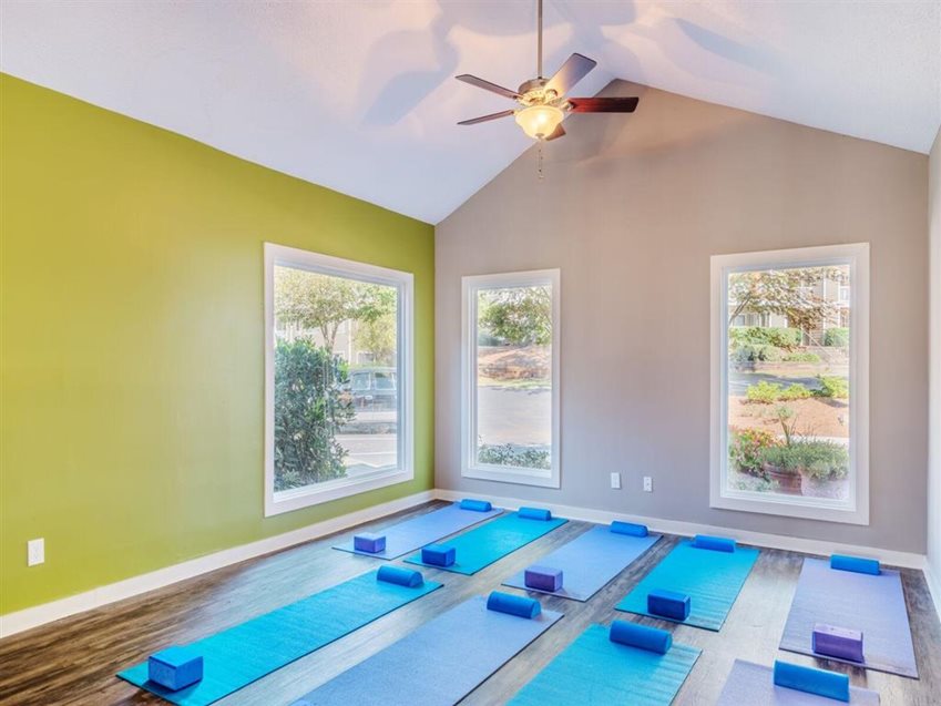 1900 Rosemont Image 5