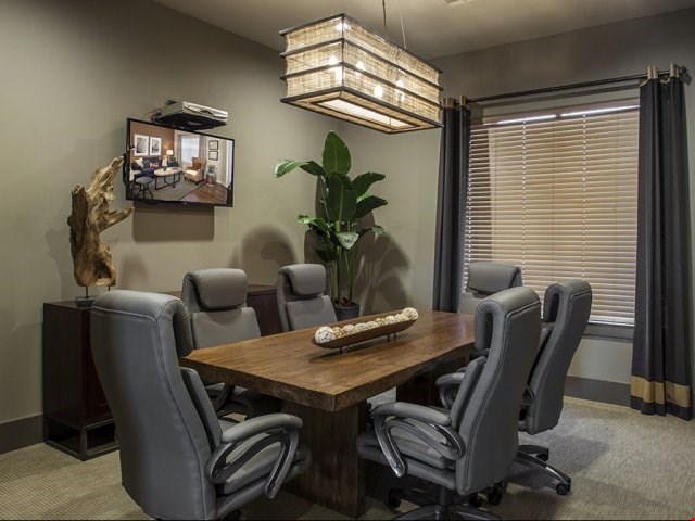 Platinum Shavano Oaks Apartments Image 32