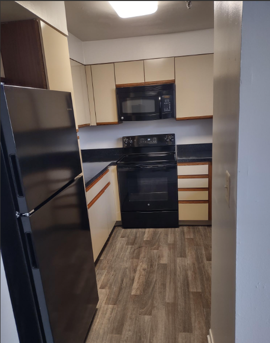 Marlboro Classic Apt & Redwood Square Image 48