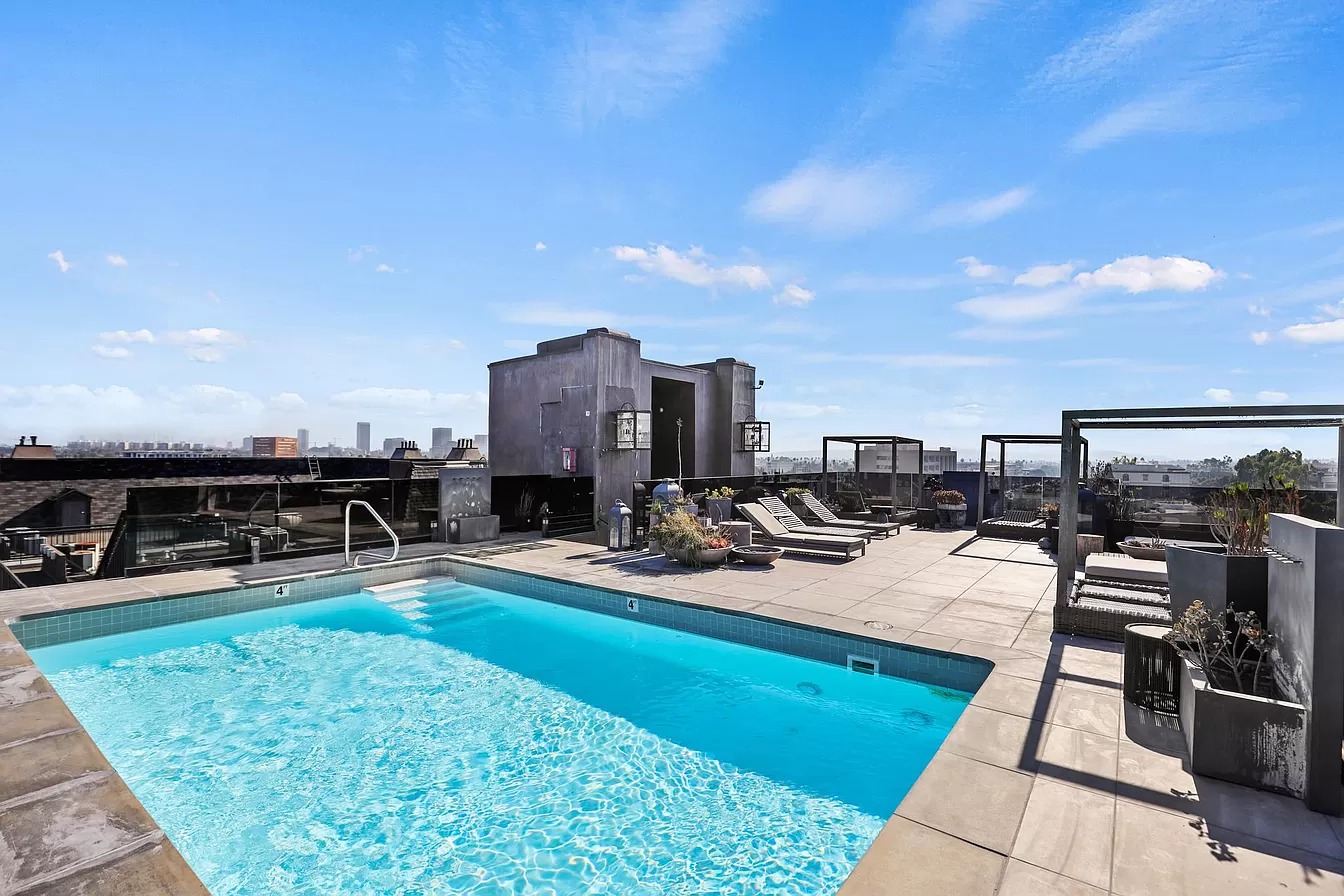 Versailles Apartments Image 2