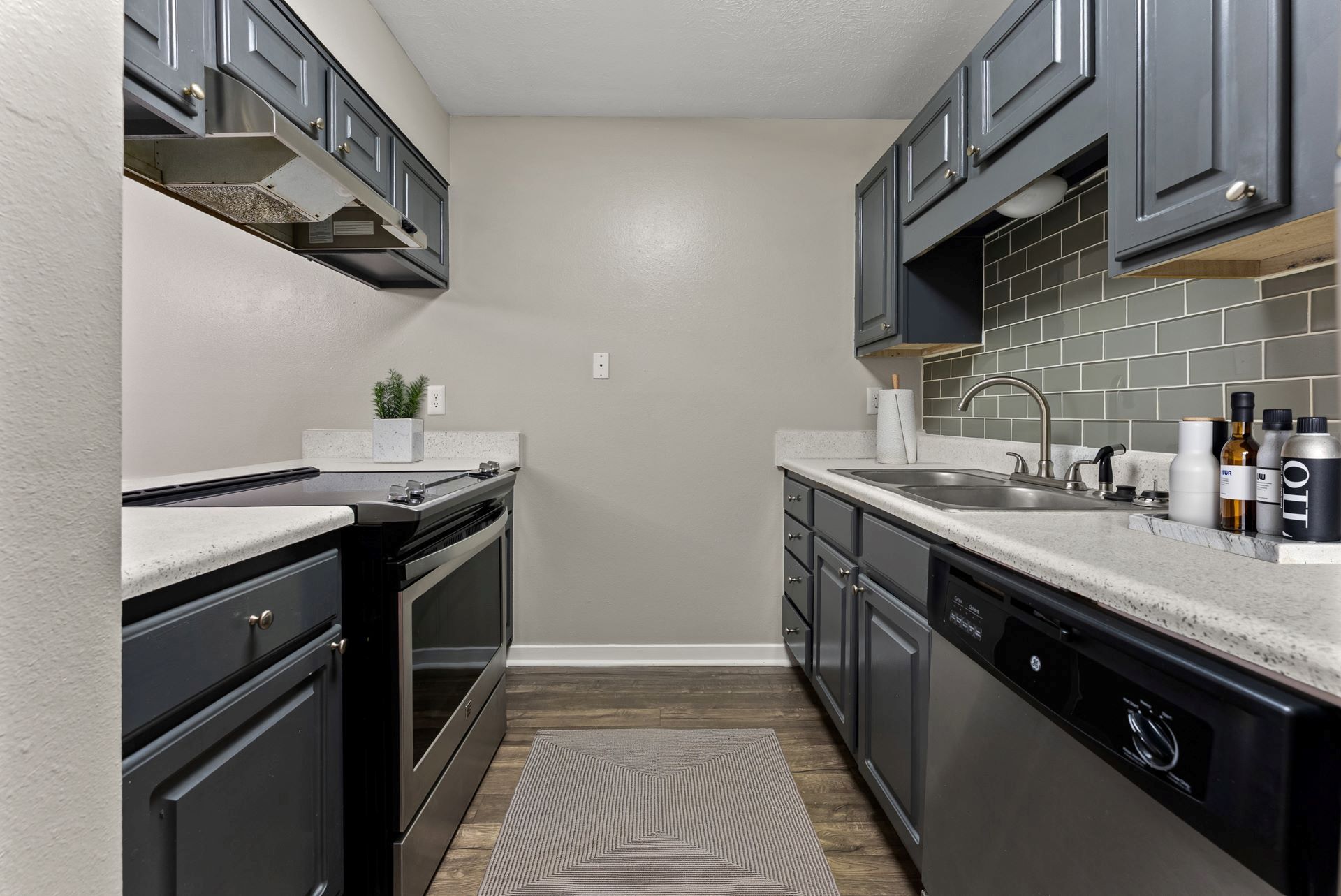 Linden (Renovated) - 2 Bed / 2 Bath - 1,100 Sq.Ft.