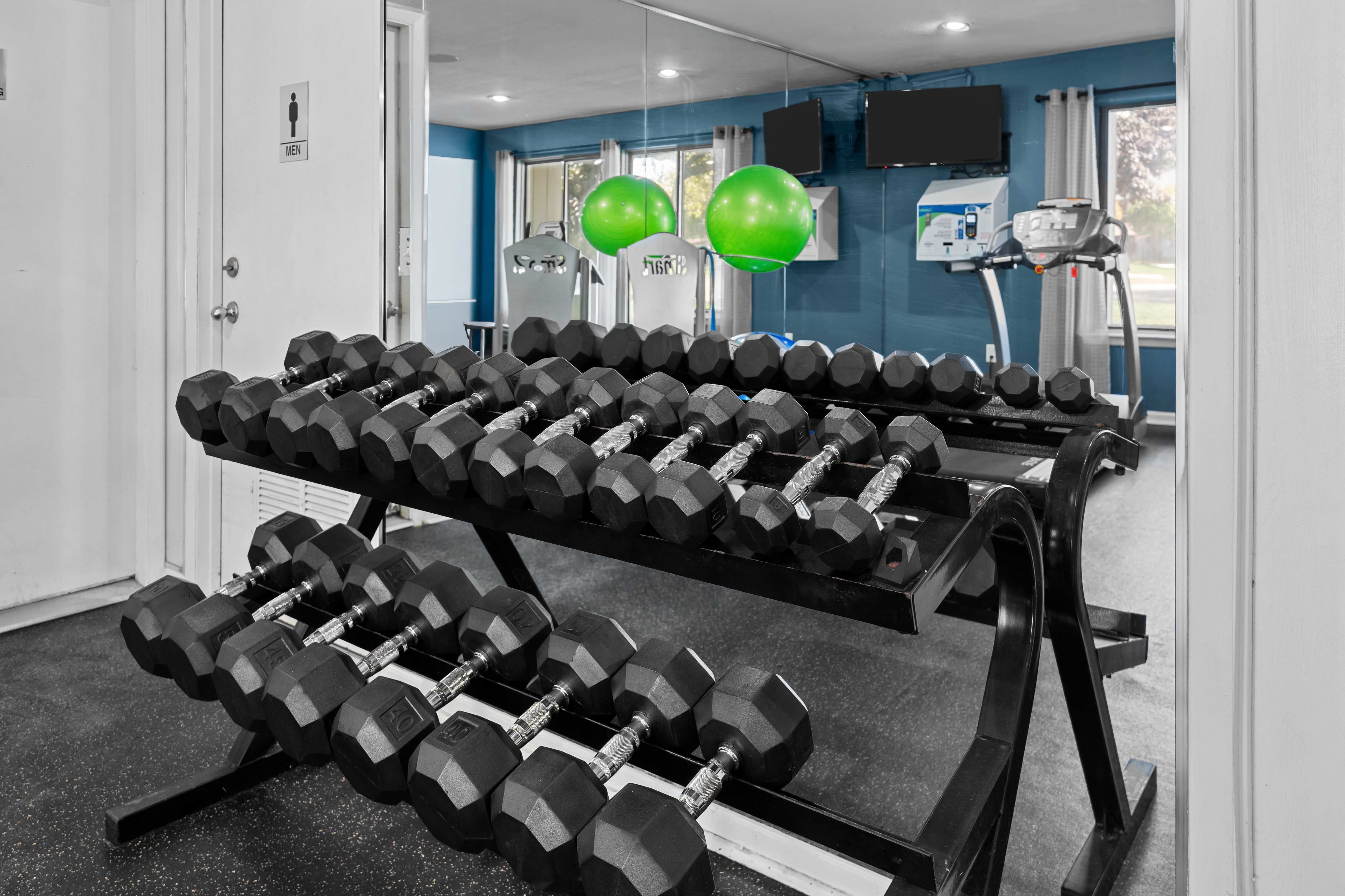 24 Hour Gym at Three Oaks Apartments in Troy, MI