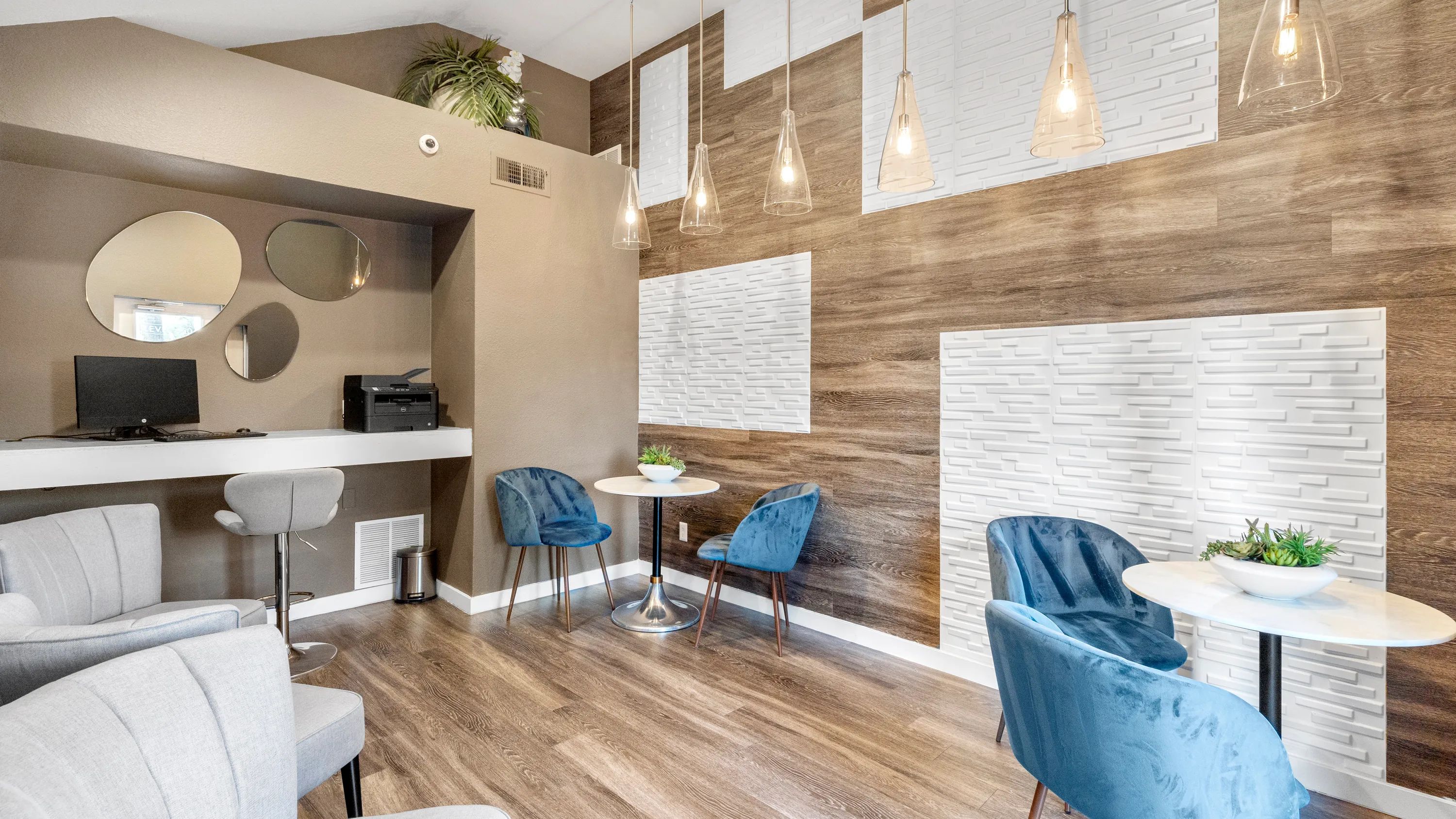Unleash your productivity potential in this dynamic resident business center, an alternate workspace right outside your door. Enjoy high-speed Wi-Fi and free printing. 