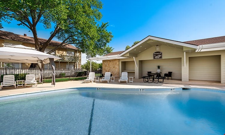 Shady Valley Square Image 1