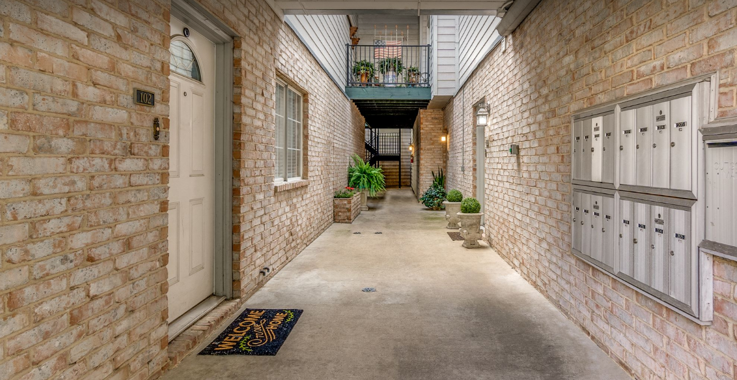 Franconia Court Image 2