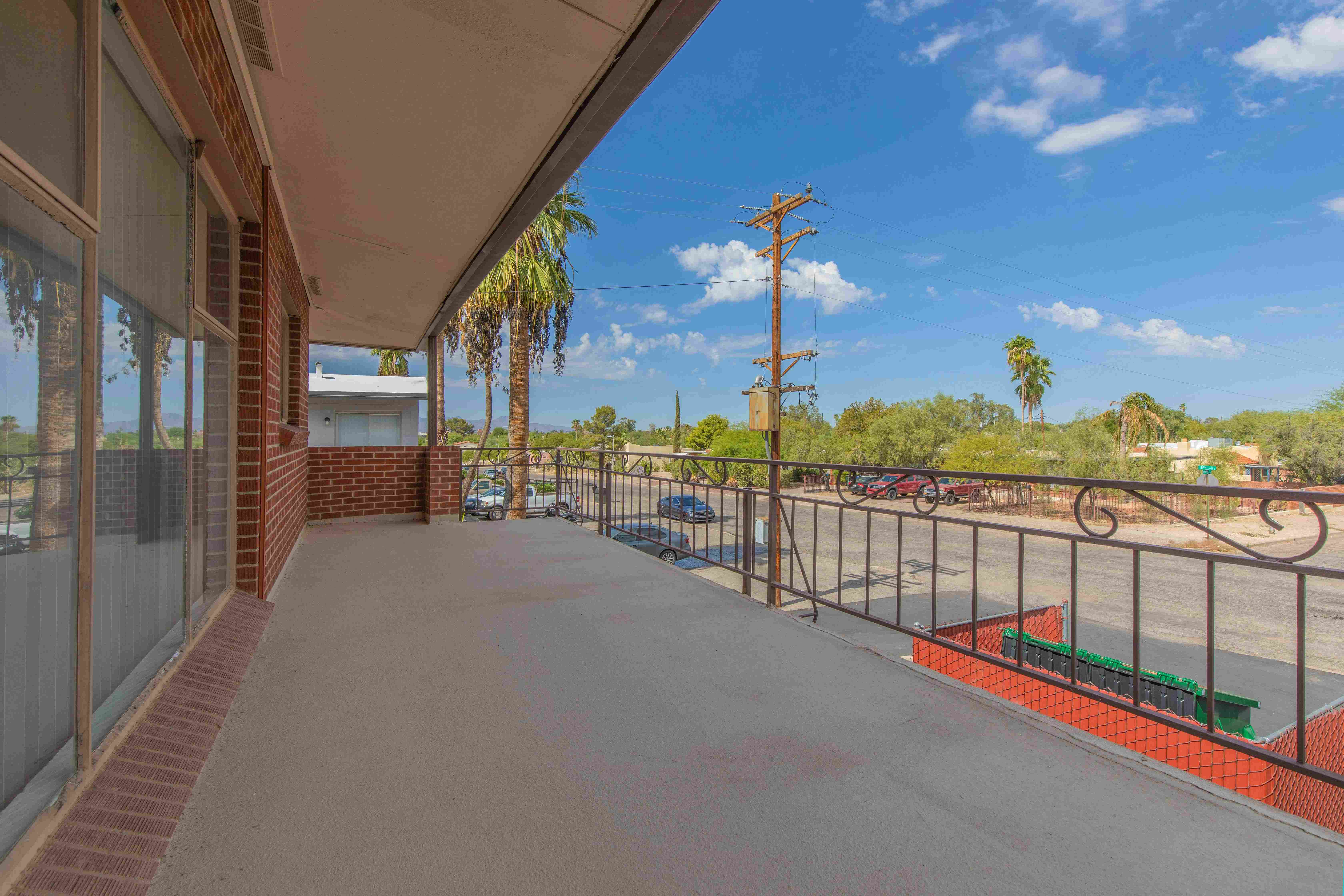 Country Club Apartments Image 23