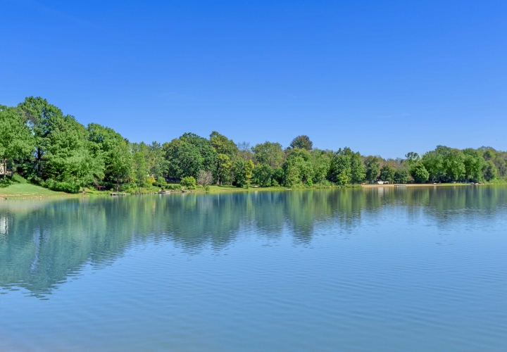 Peaks at Waters Edge Image 6