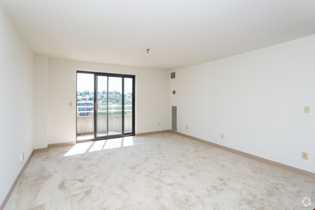 Water's Edge Towers Image 5