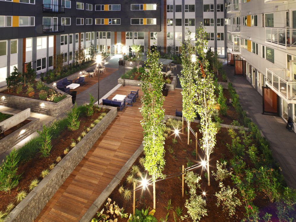 Courtyard with lounge seating