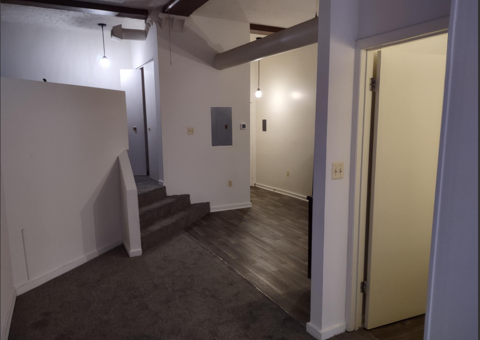 Marlboro Classic Apt & Redwood Square Image 170