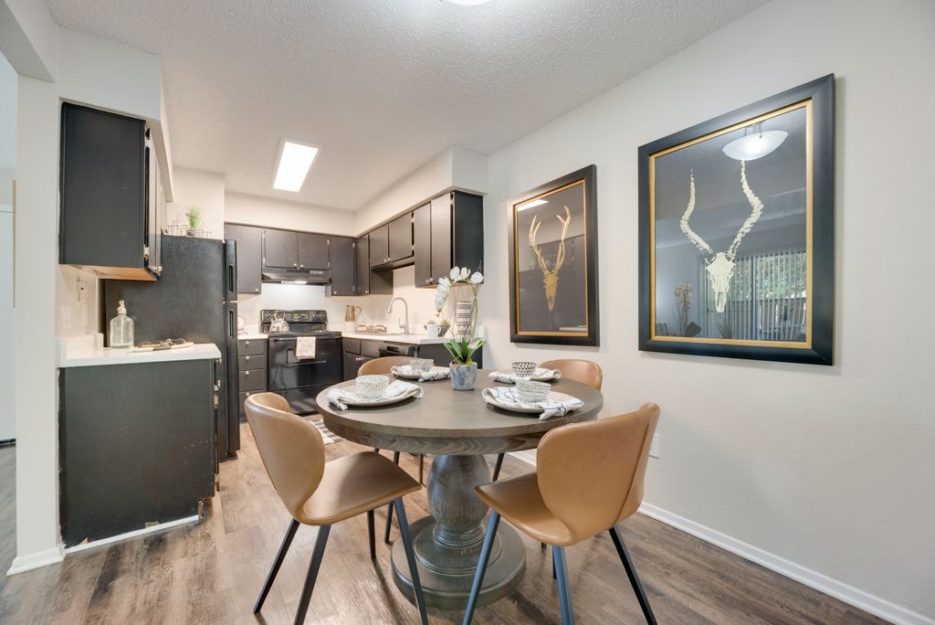 The Park at Wintergreen Apartments | DeSoto, TX  | Dining
