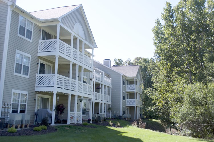 Royal Oaks Apartments Image 3