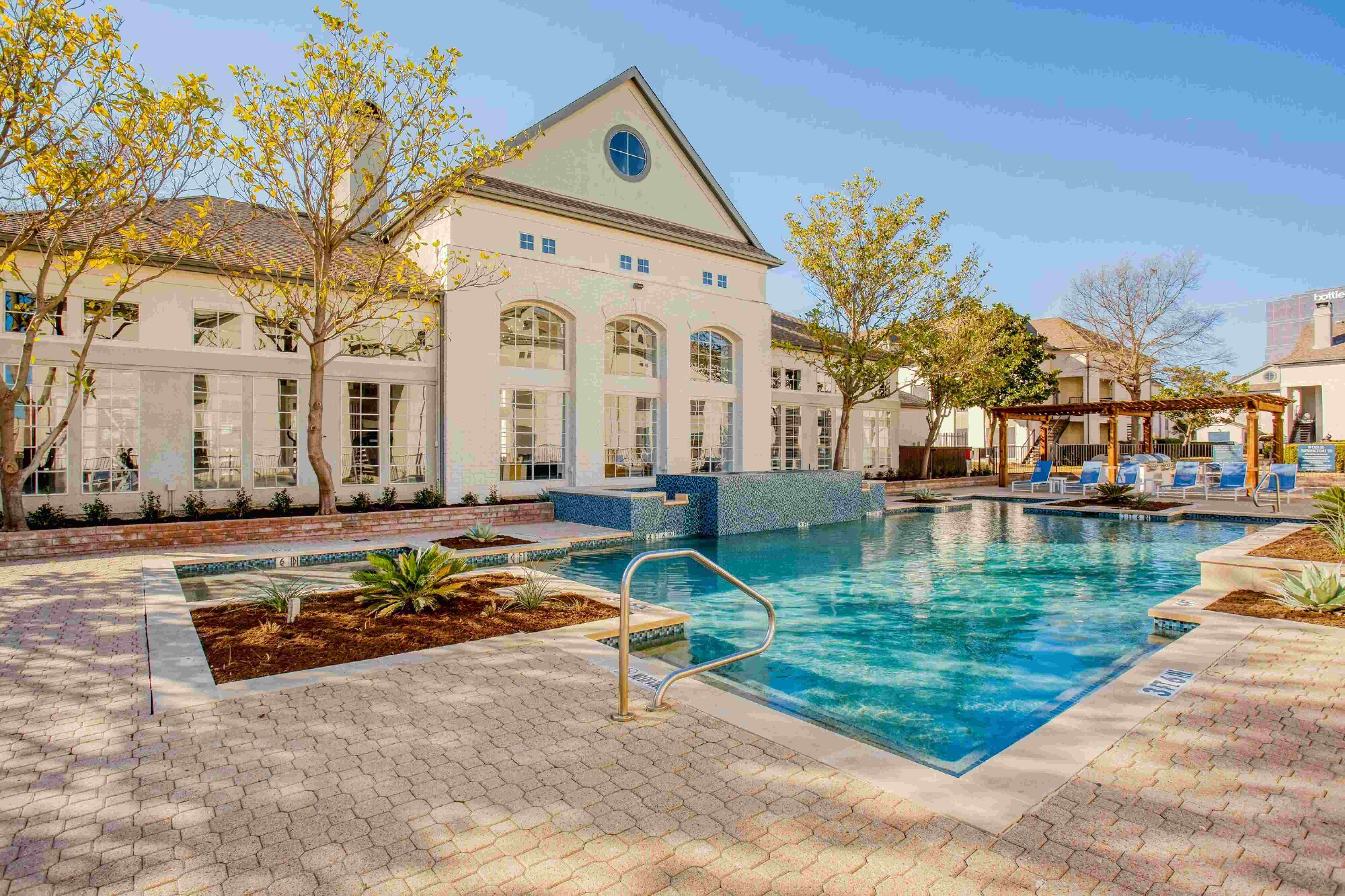 Verlaine on the Parkway Image 1