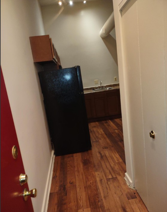 Marlboro Classic Apt & Redwood Square Image 4