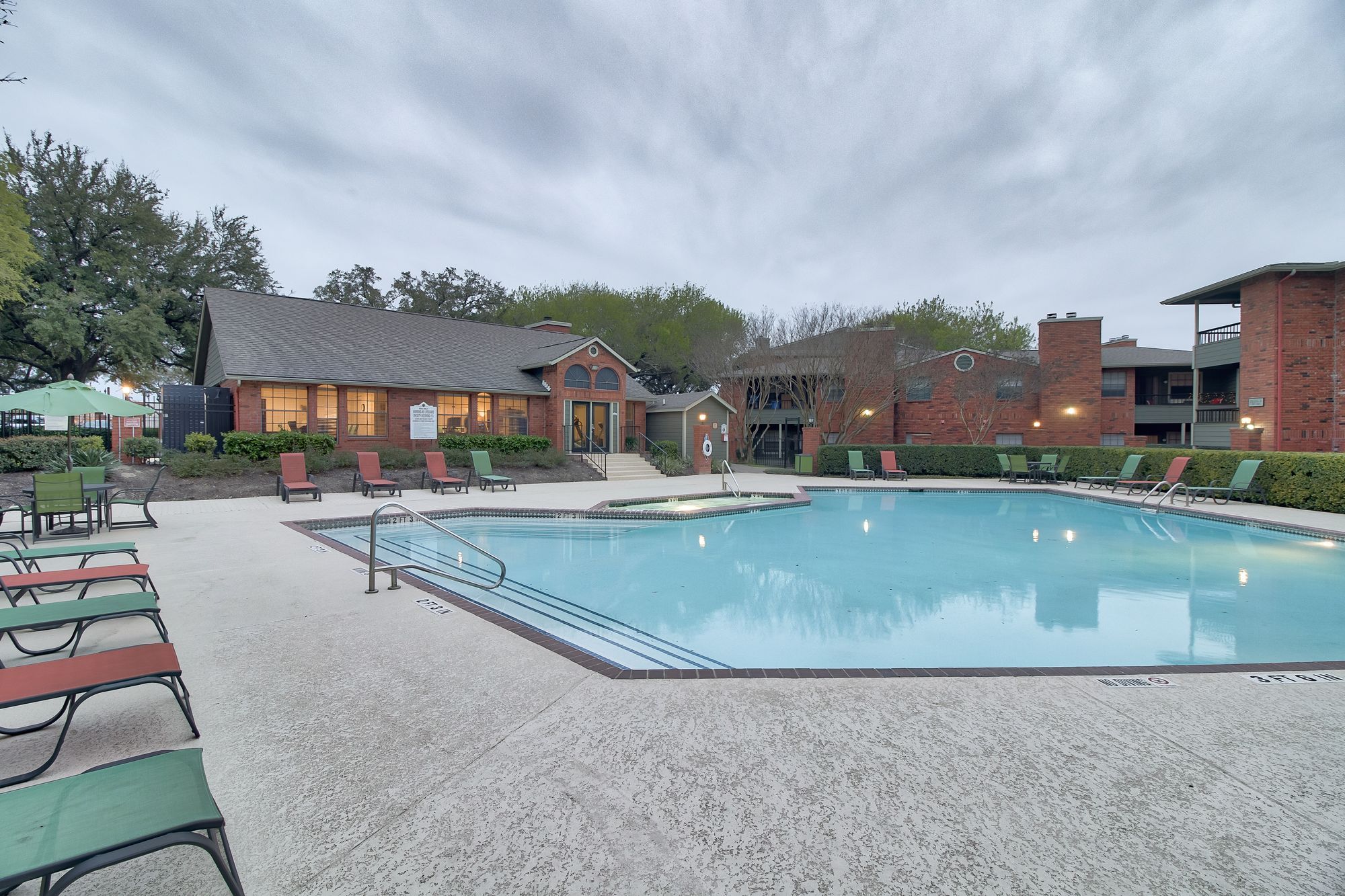 Promontory Point Apartments Image 16