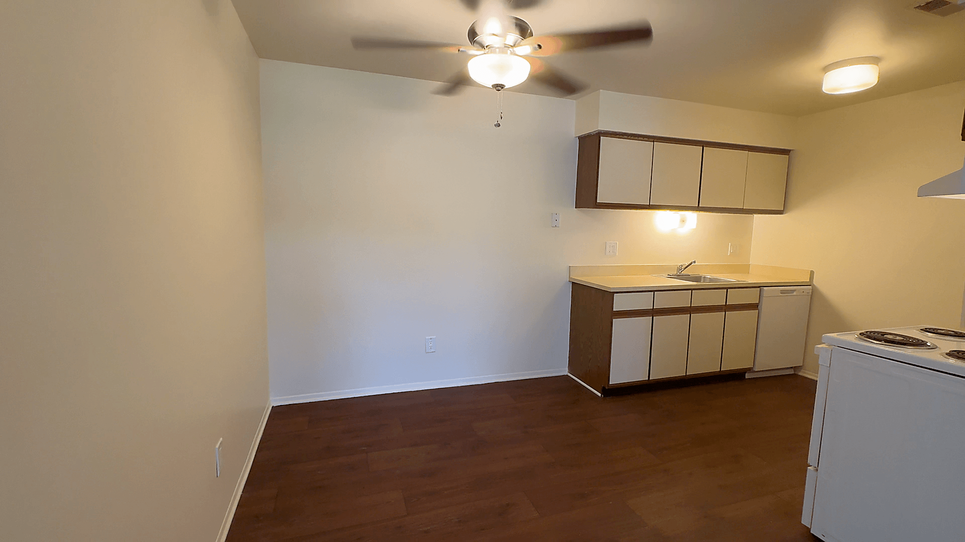 Lakeside Village Apartments Image 226