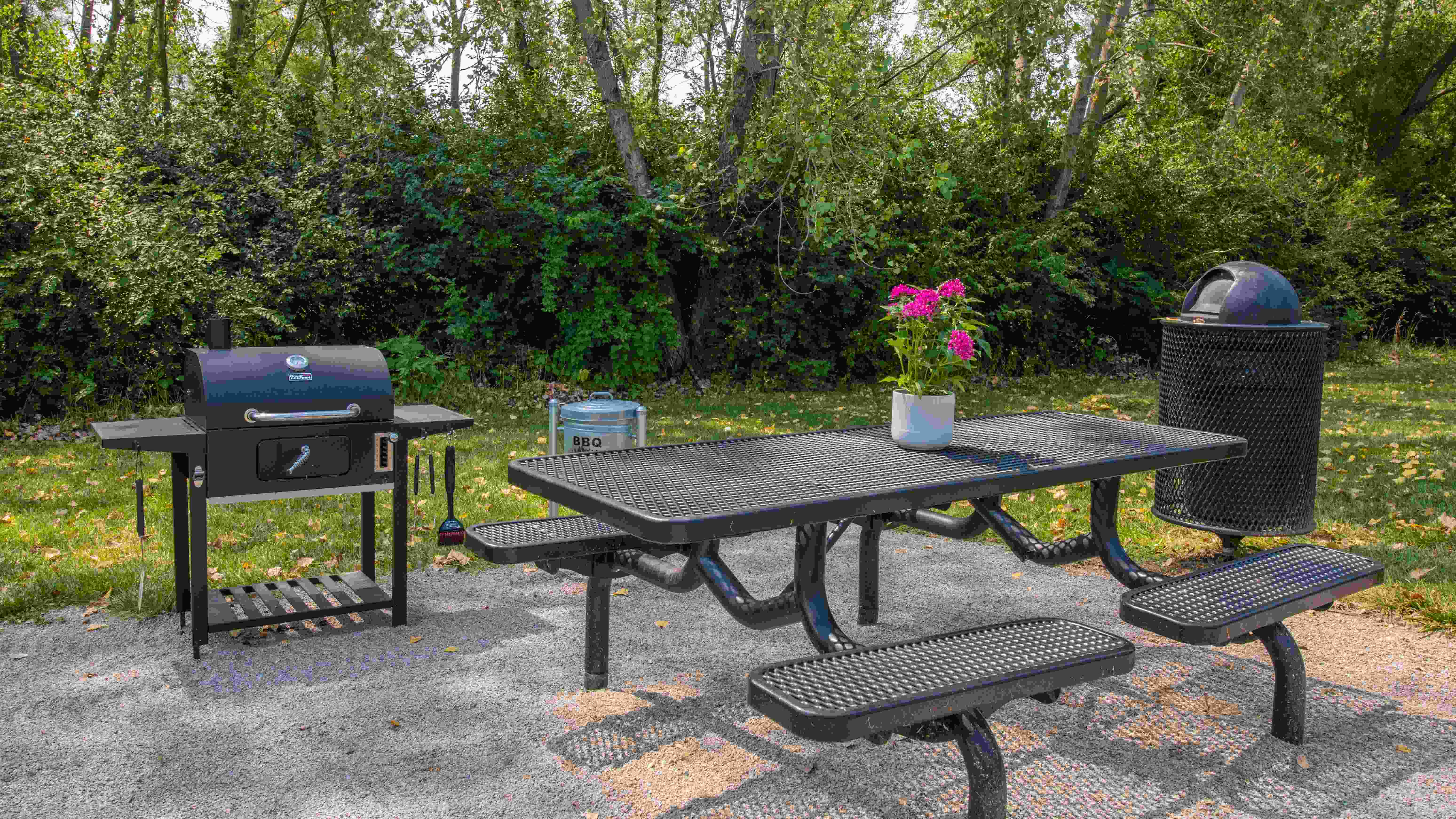 Savor the outdoors and enjoy al fresco dining at our serene BBQ picnic area with charcoal grill to serve up your best grilled masterpiece. 