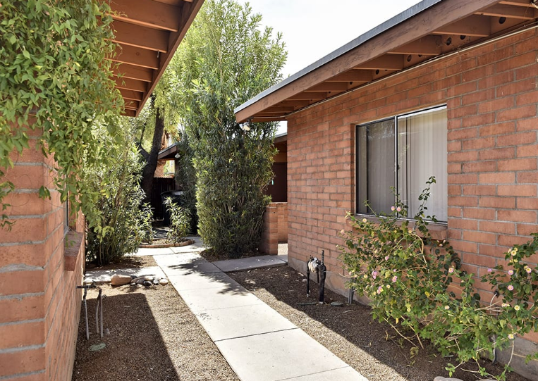 3640  E Bellevue Image 1