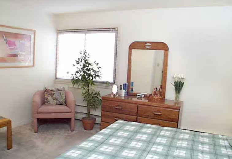 Kings Court Apartments Image 10