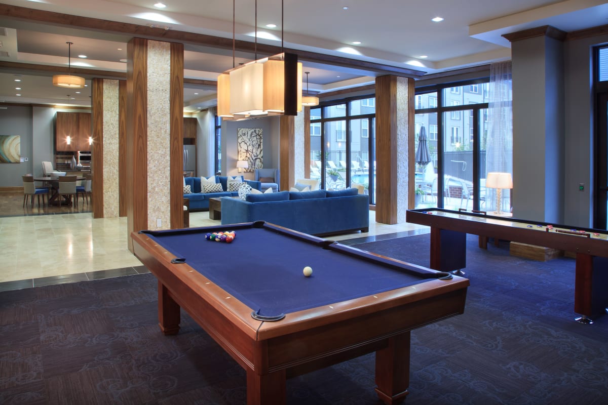 Icon at Dulles Station Image 4