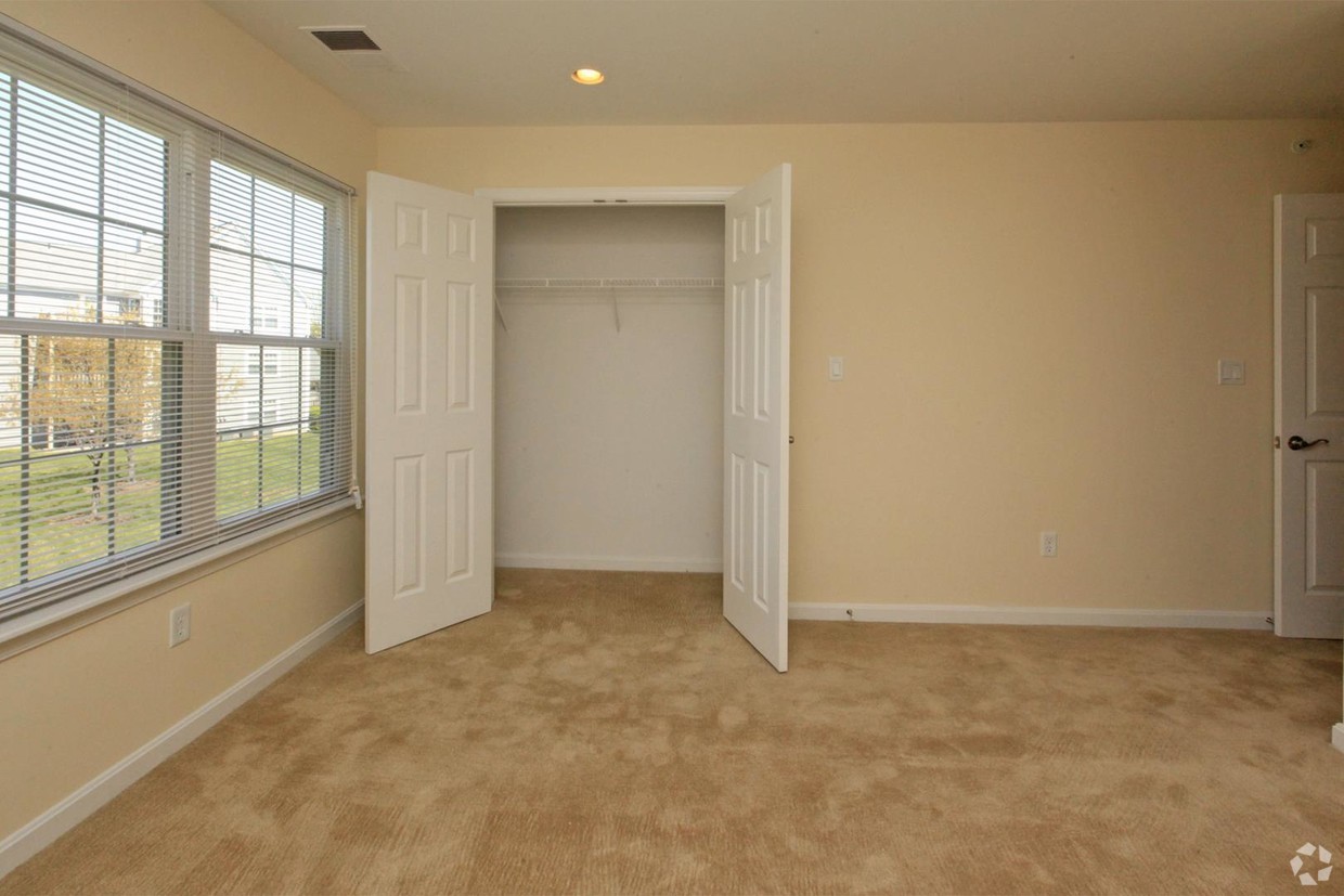 Bowling Brook Apartments Image 10