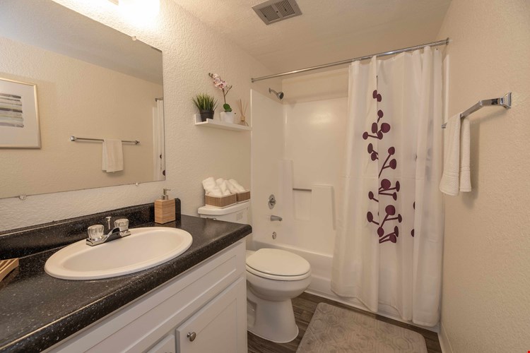 Woodbridge Apartments Image 28