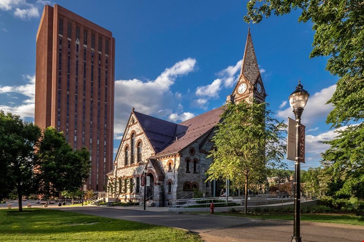 Aspen Chase is located about 1.5 miles away from UMASS Amherst, allowing you to live close to campus.