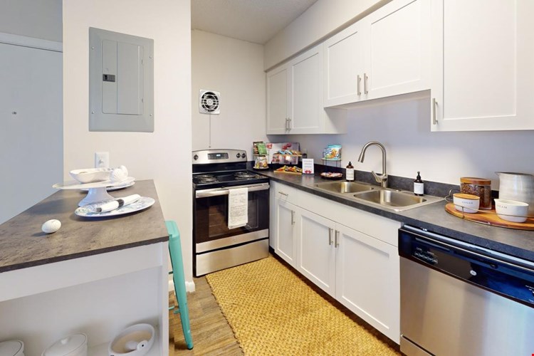 Somerset Apartments Image 2