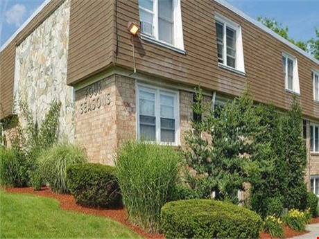 The Four Seasons Image 11