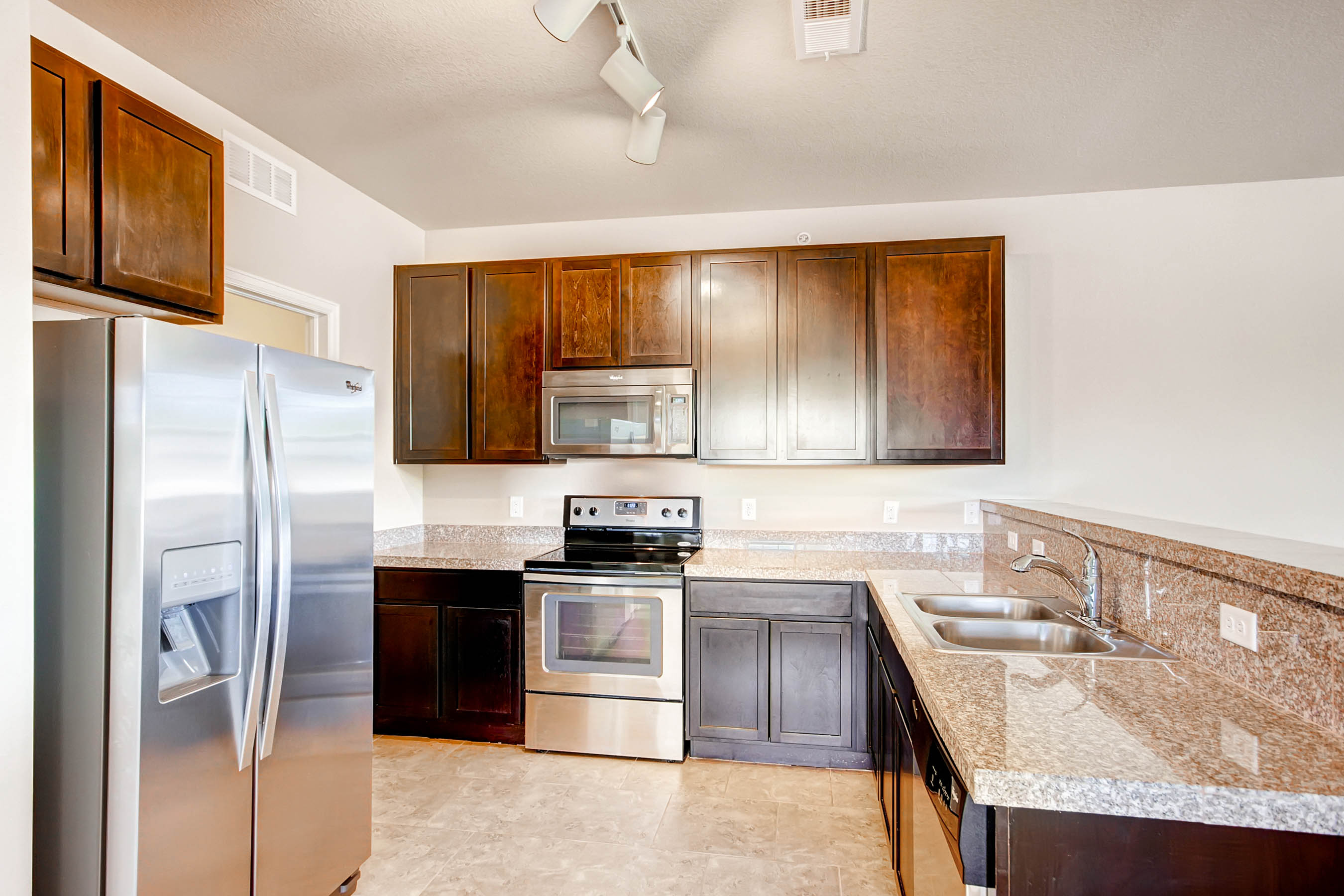 Maple Leaf Apartments Image 3