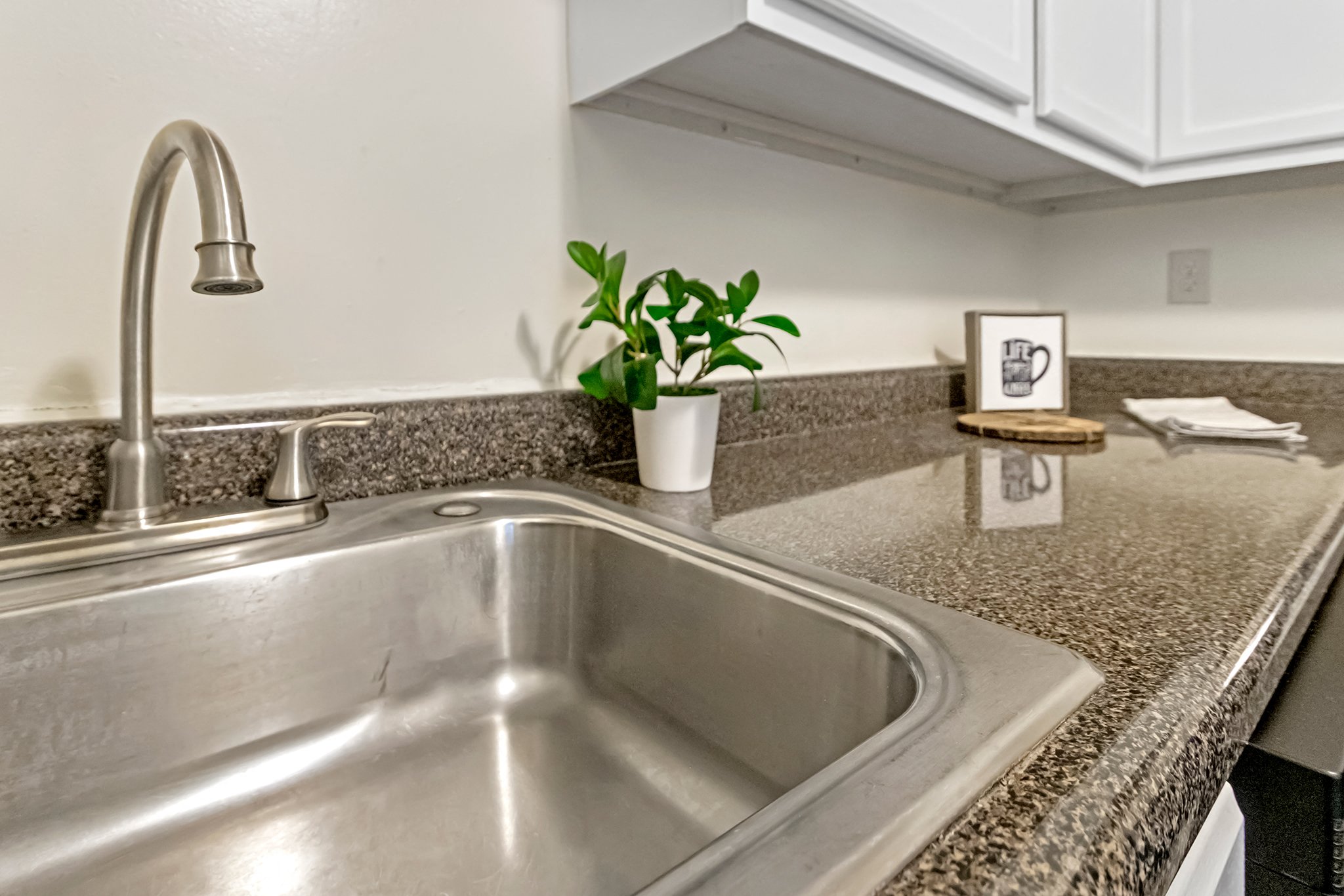 Romaine Court Image 9