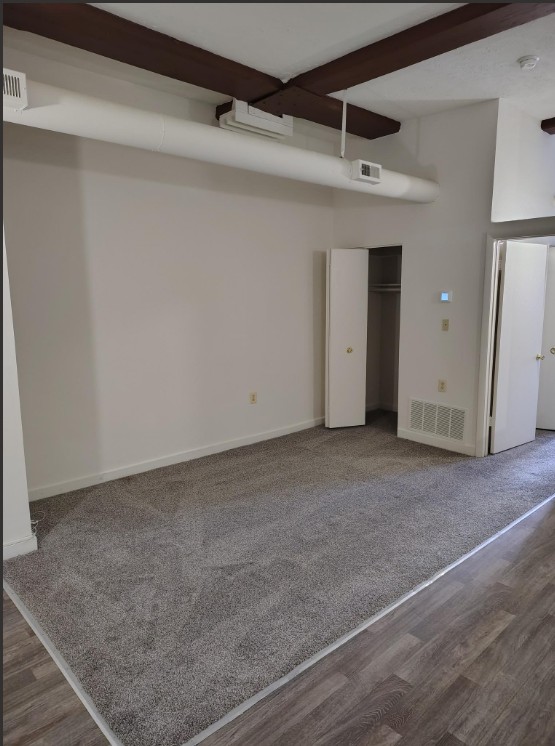 Marlboro Classic Apt & Redwood Square Image 27