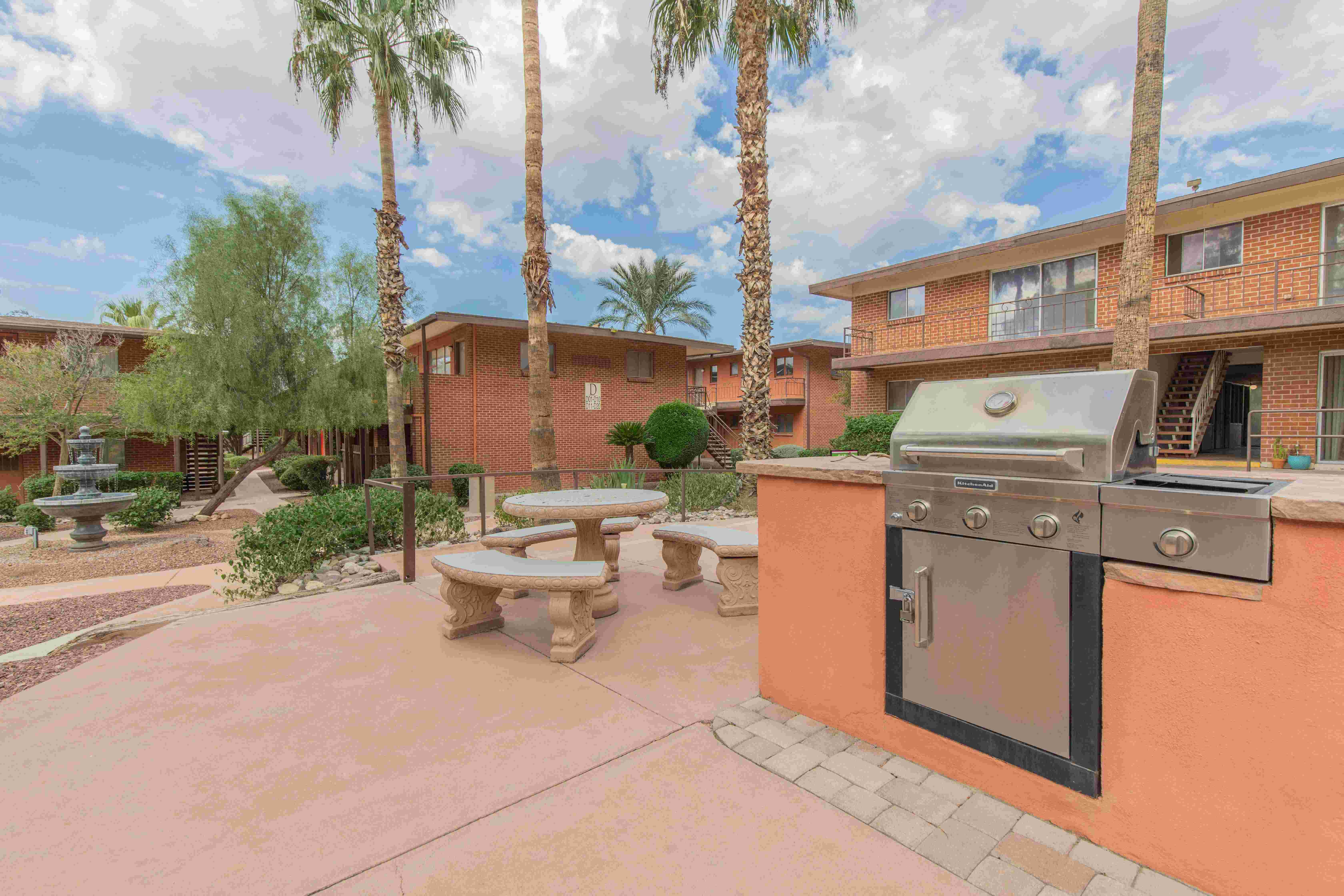 Country Club Apartments Image 19