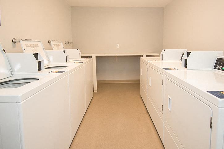 Royal Oaks Apartments Image 9